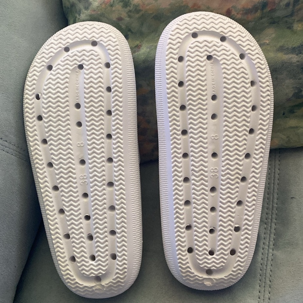 MIA White slides - Picture 4 of 4